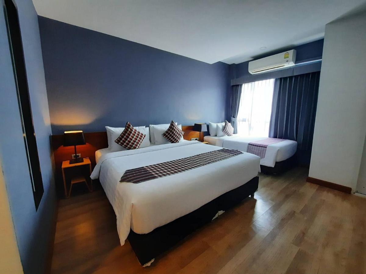 Comet Hotel Surat Thani Bagian luar foto