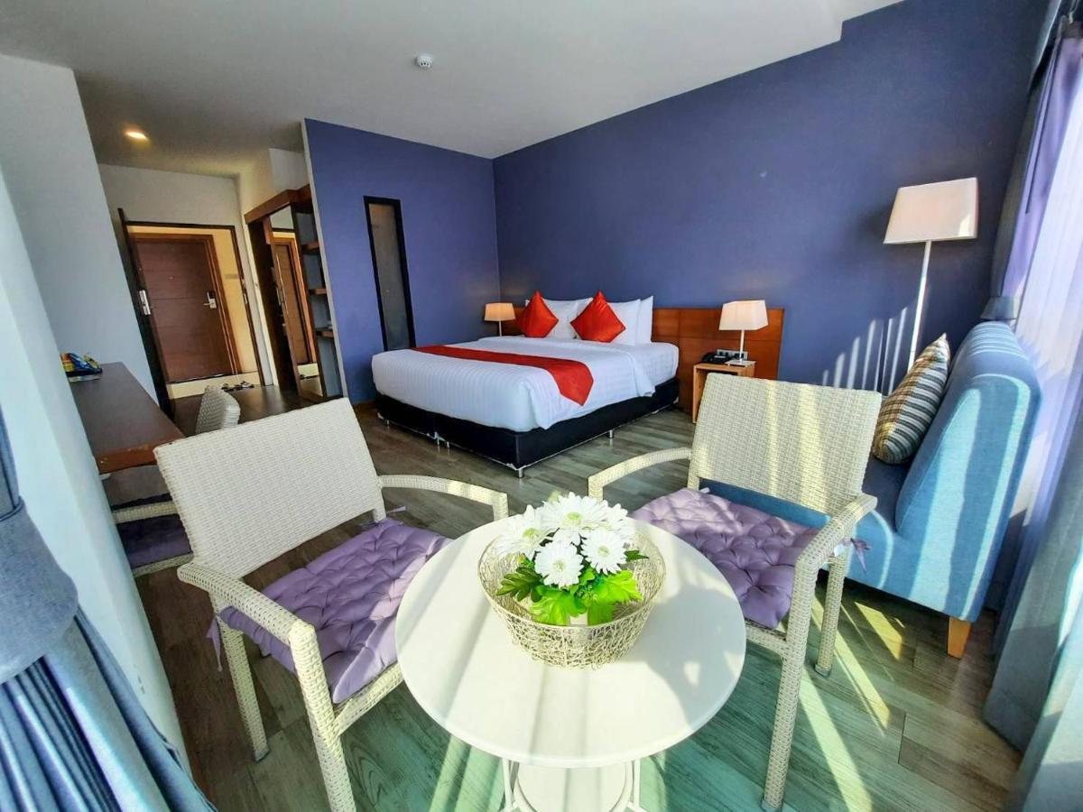 Comet Hotel Surat Thani Bagian luar foto