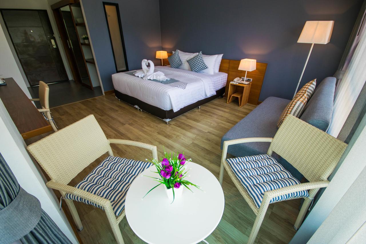 Comet Hotel Surat Thani Bagian luar foto