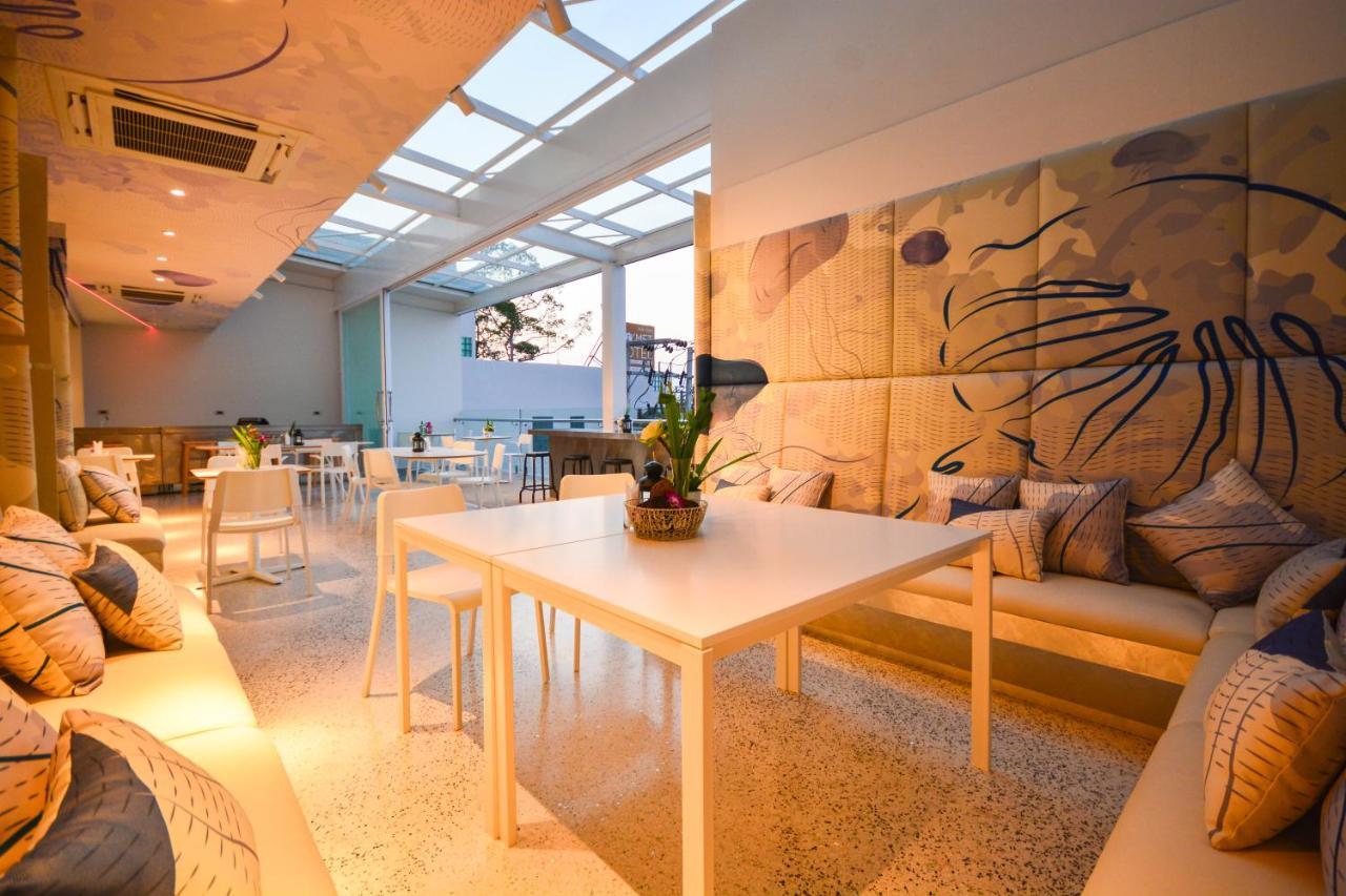 Comet Hotel Surat Thani Bagian luar foto