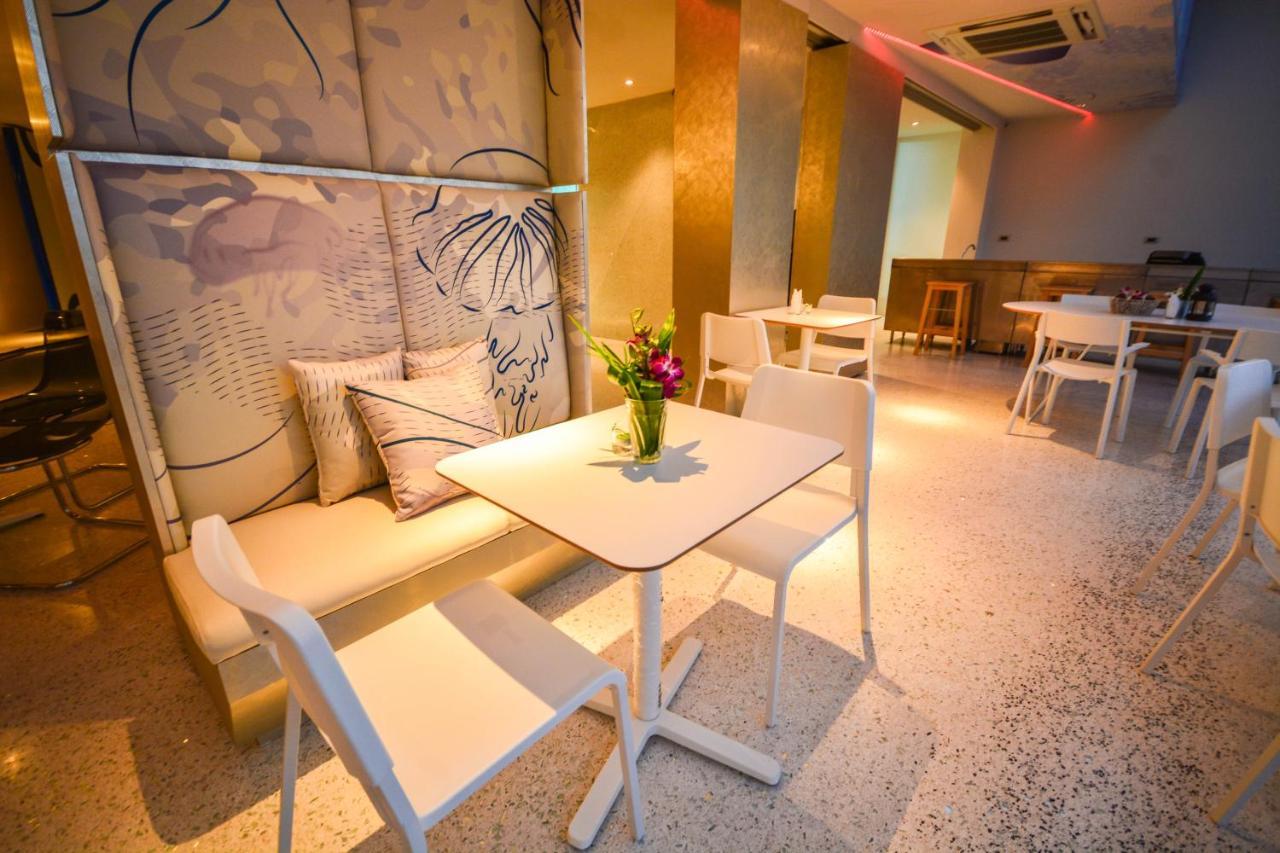 Comet Hotel Surat Thani Bagian luar foto