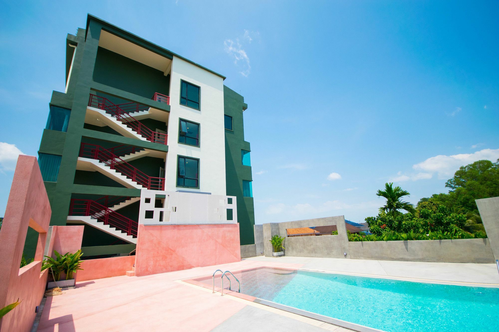 Comet Hotel Surat Thani Bagian luar foto