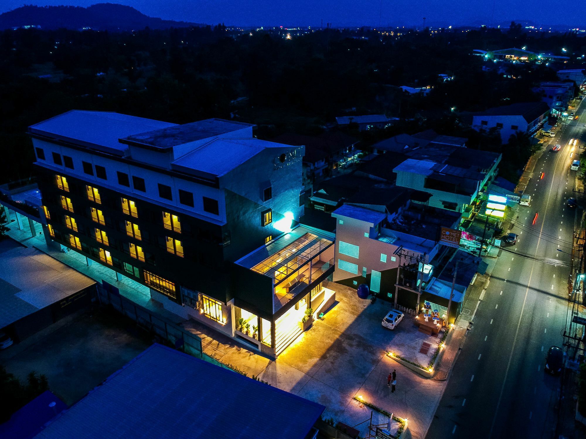 Comet Hotel Surat Thani Bagian luar foto